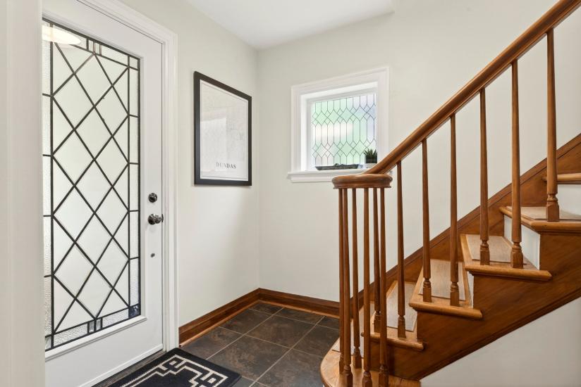 Property listing for 13 Tweedsmuir Ave., Dundas, ON