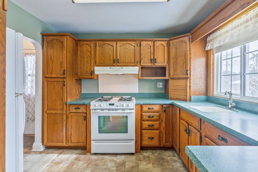 Property listing for 15 Dundas St, Dundas, ON