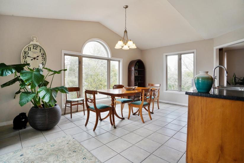 Property listing for 154 Hepburn Cres., Hamilton, ON