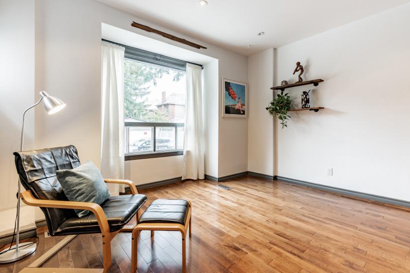 Property listing for 9 Blythe St., Hamilton, ON