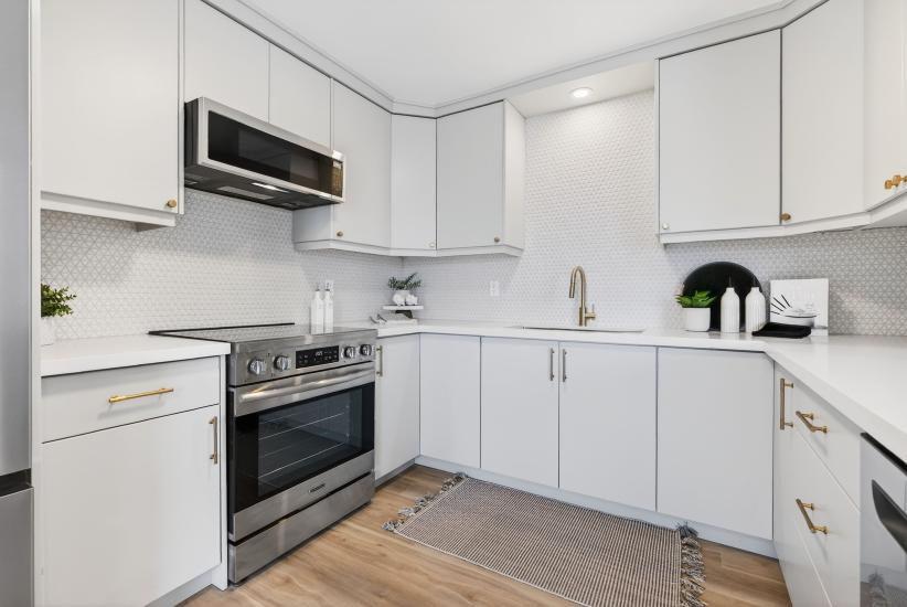 Property listing for 330 East 15th St, Hamilton, ON