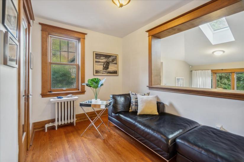 Property listing for 160 Dalewood Cres., Hamilton, ON