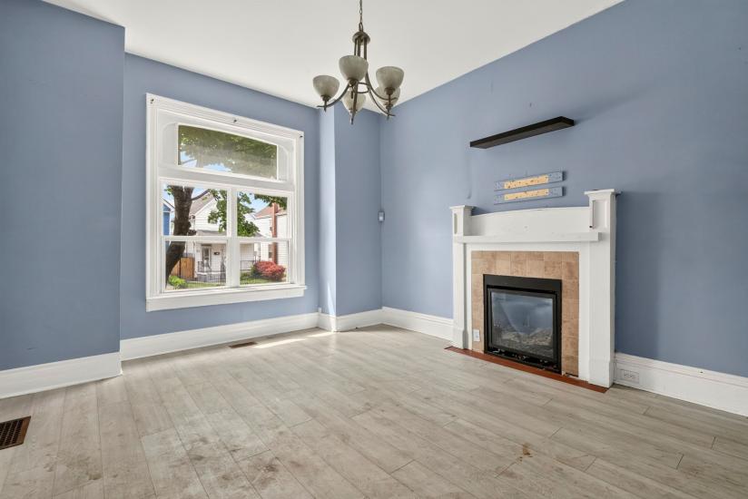 Property listing for 86 Sherman Ave. N., Hamilton, ON