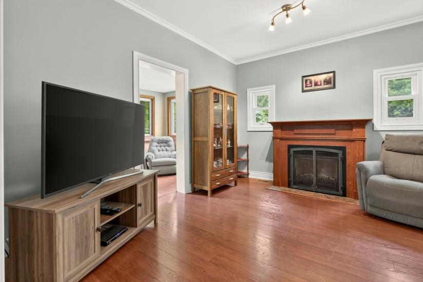 Property listing for 47 Witherspoon St., Dundas, ON
