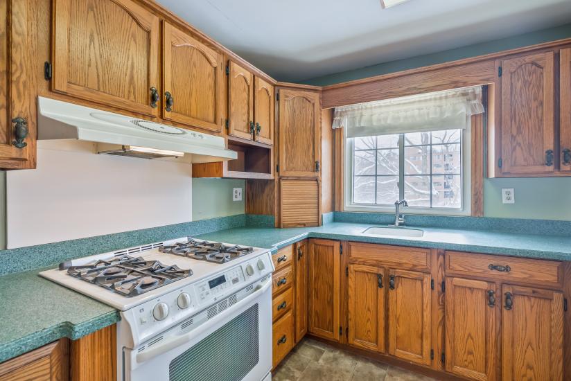 Property listing for 15 Dundas St, Dundas, ON