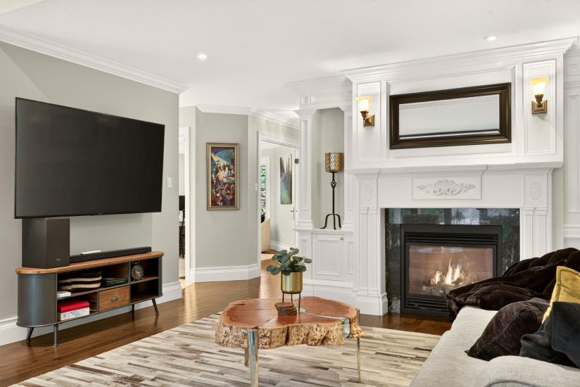 Property listing for 667 Sandcherry Dr., Burlington, ON