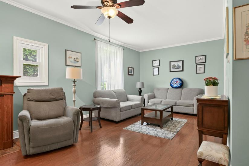Property listing for 47 Witherspoon St., Dundas, ON