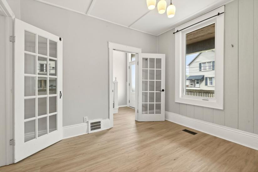 Property listing for 1236 Cannon St. E., Hamilton, ON