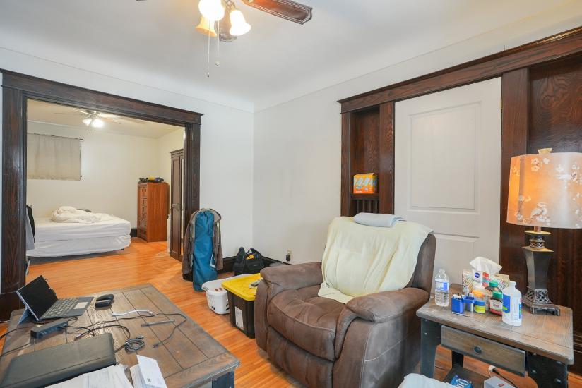 Property listing for 115 Balsam Ave S, Hamilton, ON
