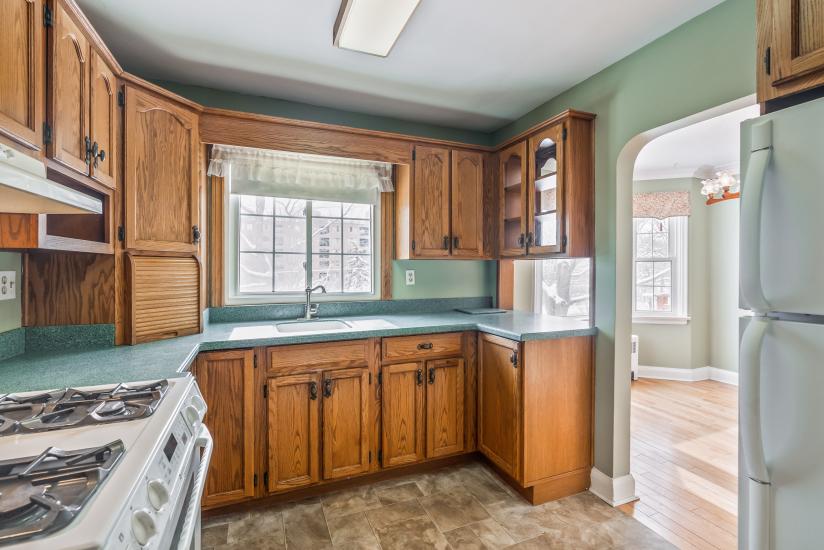 Property listing for 15 Dundas St, Dundas, ON