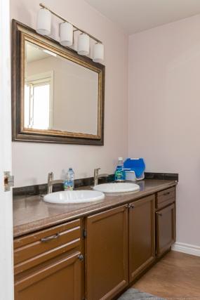 Property listing for 748 Garth St., Hamilton, Ontario