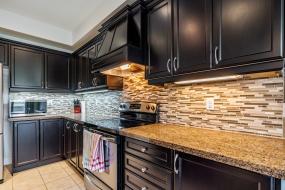 Property listing for #5-370 Stonehenge Dr., Ancaster, ON