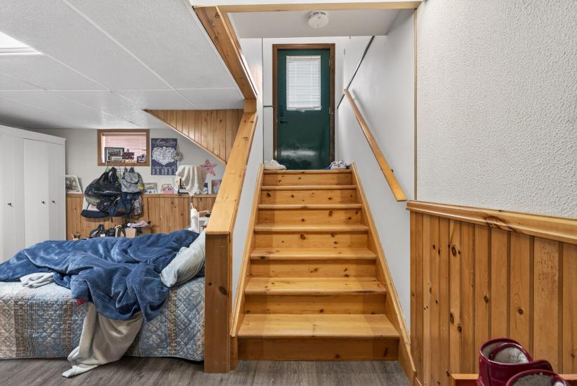 Property listing for #2-150 Ewen Rd., Hamilton, ON