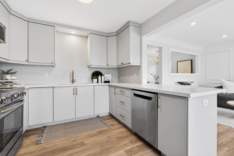 Property listing for 330 East 15th St, Hamilton, ON