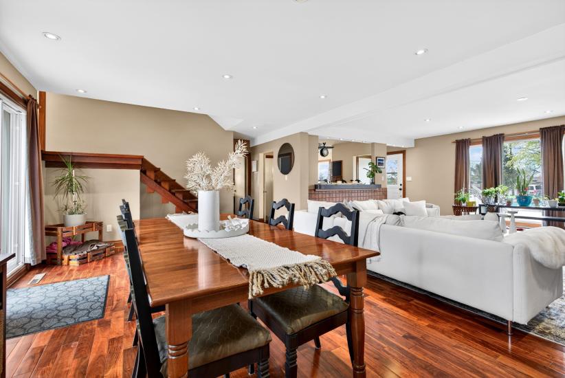 Property listing for 380 East 37th St., Hamilton, ON