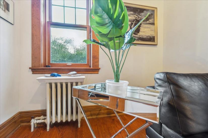 Property listing for 160 Dalewood Cres., Hamilton, ON