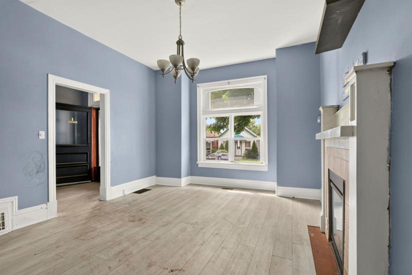 Property listing for 86 Sherman Ave. N., Hamilton, ON