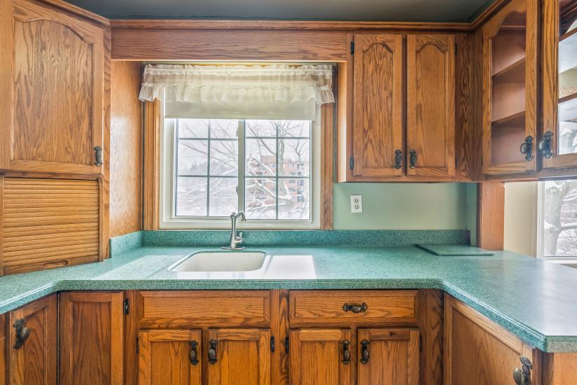 Property listing for 15 Dundas St, Dundas, ON