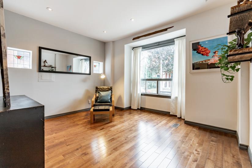 Property listing for 9 Blythe St., Hamilton, ON