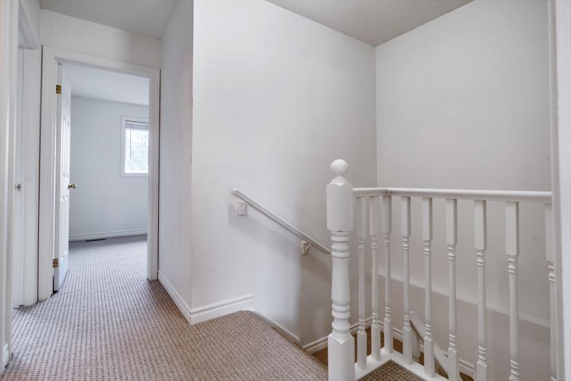 Property listing for #24-39 Pinewoods Dr., Stoney Creek, Ontario