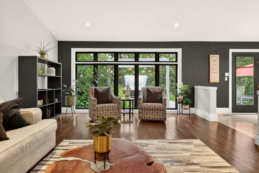 Property listing for 667 Sandcherry Dr., Burlington, ON