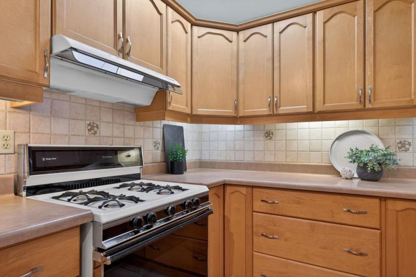 Property listing for 624 Seventh Ave., Hamilton, ON