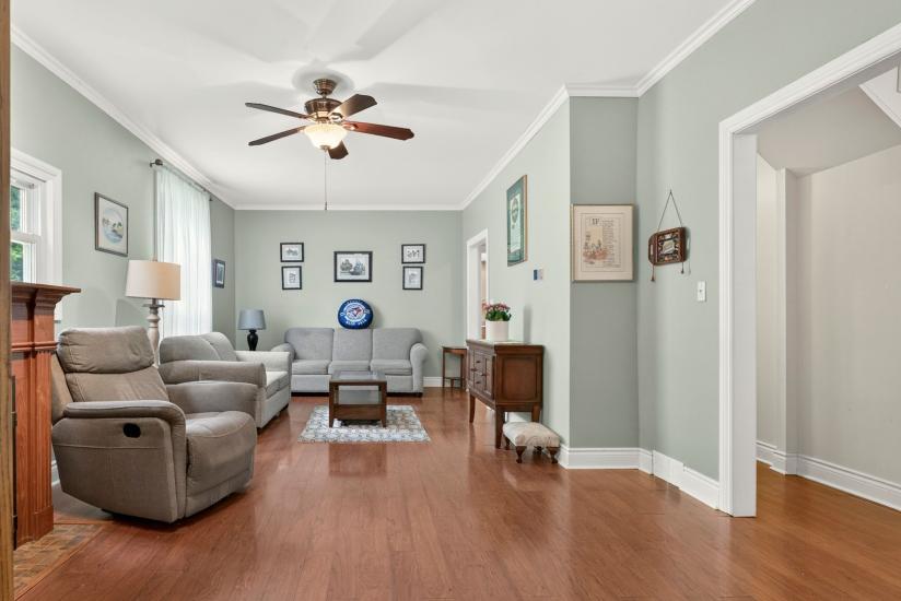 Property listing for 47 Witherspoon St., Dundas, ON