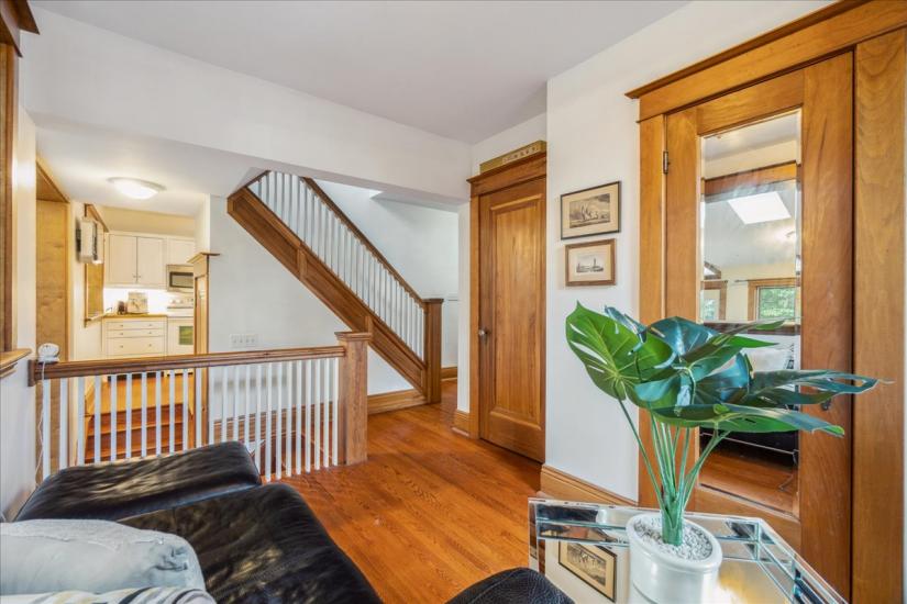 Property listing for 160 Dalewood Cres., Hamilton, ON