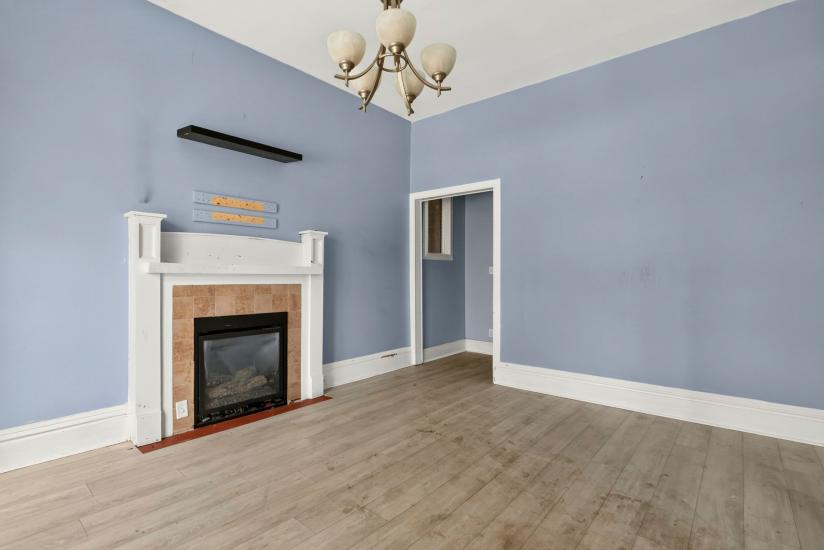 Property listing for 86 Sherman Ave. N., Hamilton, ON