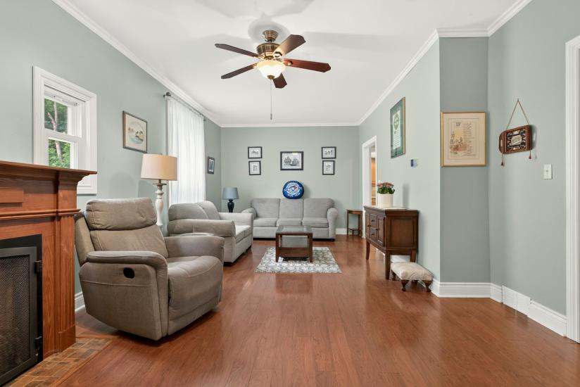 Property listing for 47 Witherspoon St., Dundas, ON