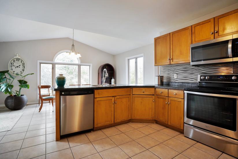 Property listing for 154 Hepburn Cres., Hamilton, ON