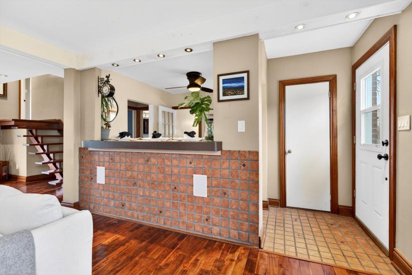 Property listing for 380 East 37th St., Hamilton, ON