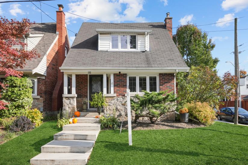 Property listing for 16 Paradise Rd. N., Hamilton, ON