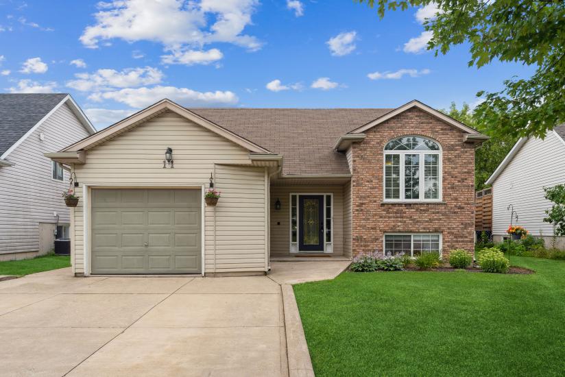 Property listing for 11 Anderson Cres., Smithville, ON