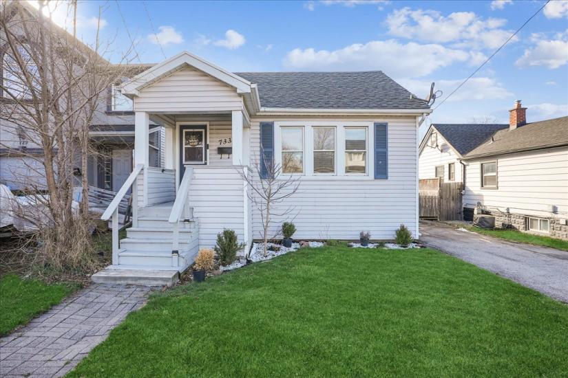 Property listing for 733 Dunn Ave., Hamilton, ON