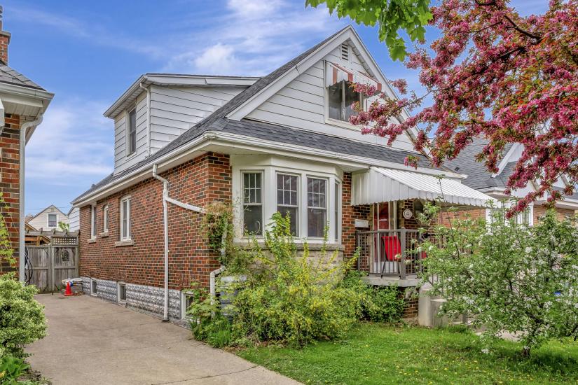 Property listing for 4 Park Row S., Hamilton, ON