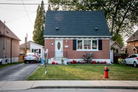 Property listing for 50 East 44th St., Hamilton, ON
