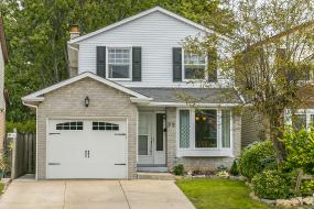 Property listing for 32 Dalton Cres., Stoney Creek, ON