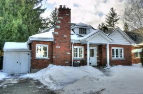 Property listing for 6 Tweedsmuir Ave., Dundas, ON