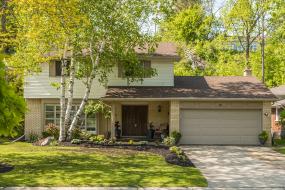 Property listing for 36 Terrace Dr., Dundas, ON