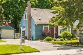 Property listing for 100 Mercer St., Dundas, ON