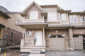 Property listing for 84 Dunrobin Lane, Grimsby, ON