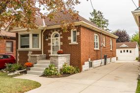 Property listing for 125 Barons Ave. S., Hamilton, ON