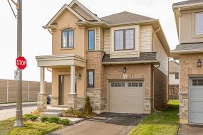 Property listing for 138 Dunrobin Lane, Grimsby, ON