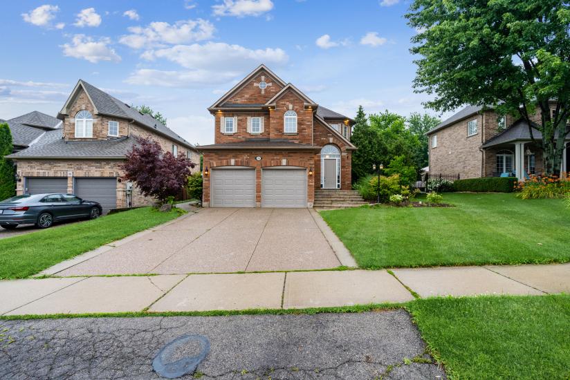 Property listing for 100 Davidson Blvd., Dundas, ON