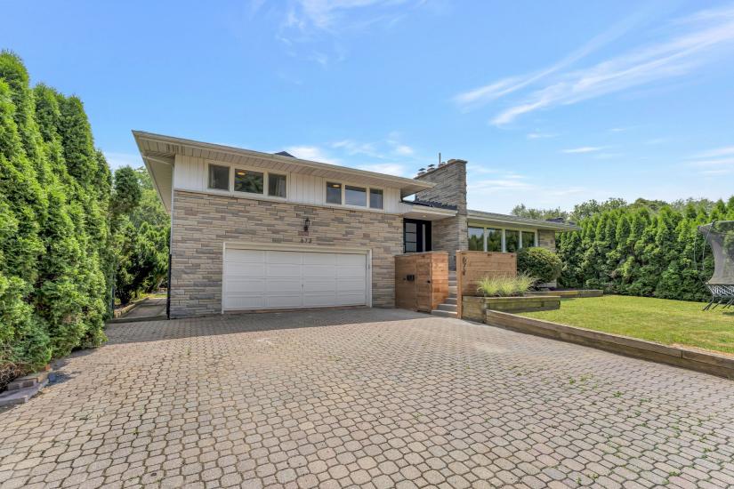 Property listing for 672 Hiawatha Blvd., Ancaster, ON