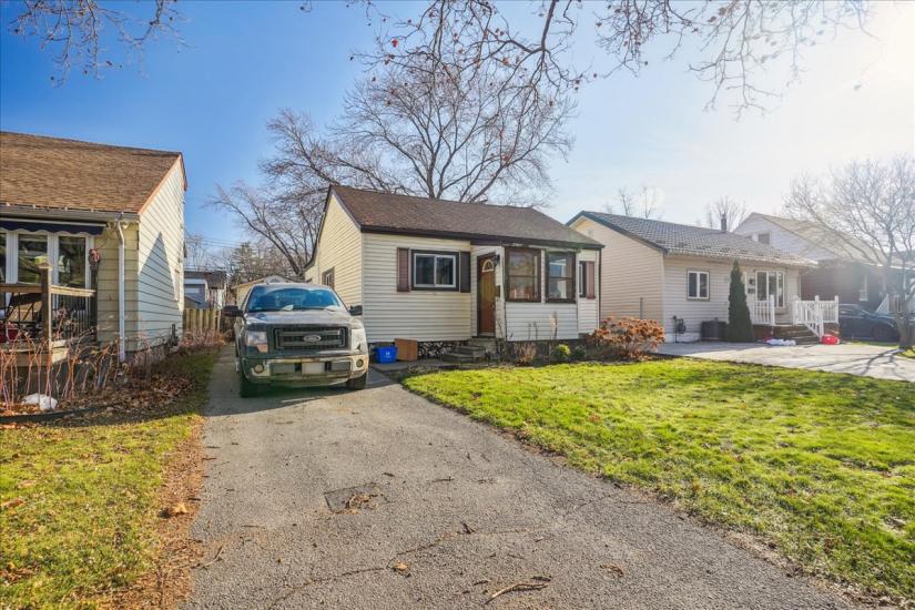 Property listing for 276 Ivon Ave., Hamilton, ON
