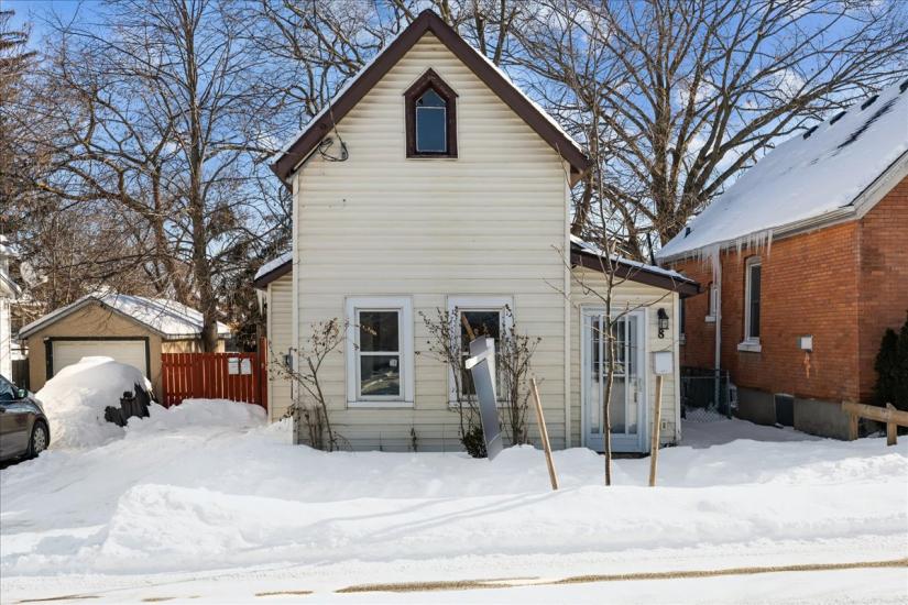 Property listing for 8 Tasker St., St. Catharines, ON
