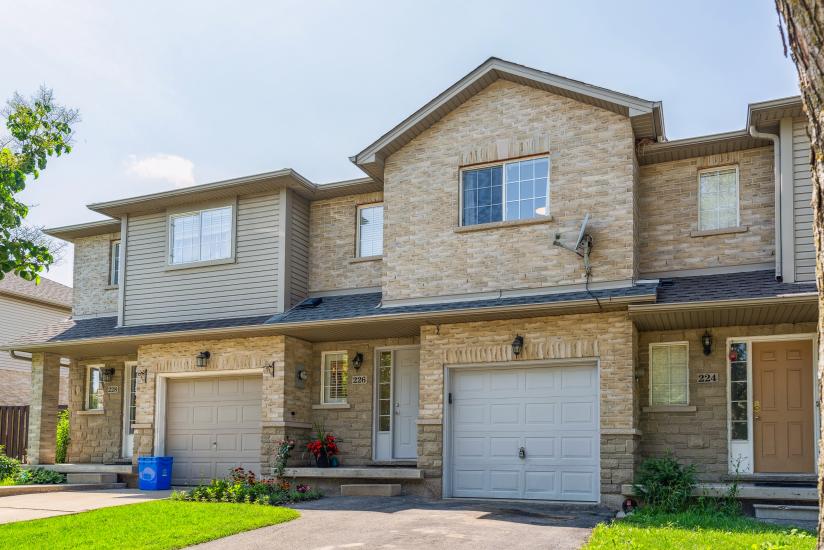 Property listing for 226 Dicenzo Dr., Hamilton, ON