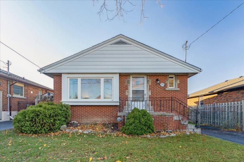 Property listing for 272 East 44th St., Hamilton, ON